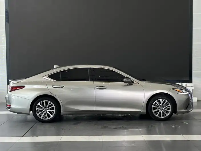 Lexus ES 2022 Model 300h Superior Edition – фото 7