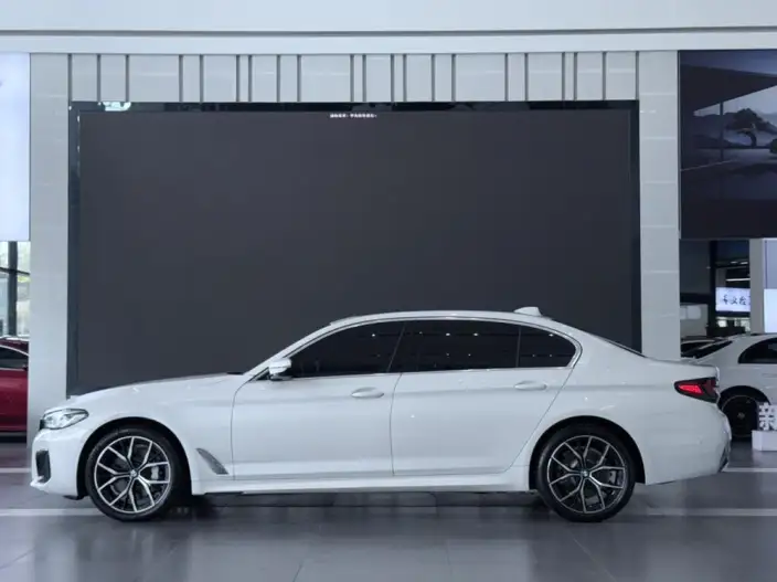 BMW 5 Series 2023 Model 530Li Exclusive Model M Sports Set – фото 3