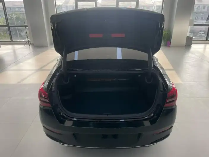 Hongqi H5 Classic 2022 Model 1.8T Automatic Smart Flag Enjoy Edition – фото 9