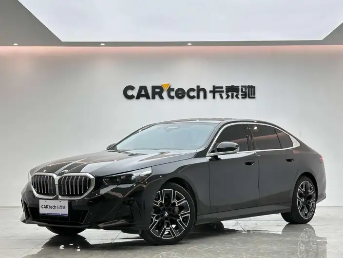 BMW 5 Series 2026 Model 530Li Exclusive Model M Sports Set – фото 1