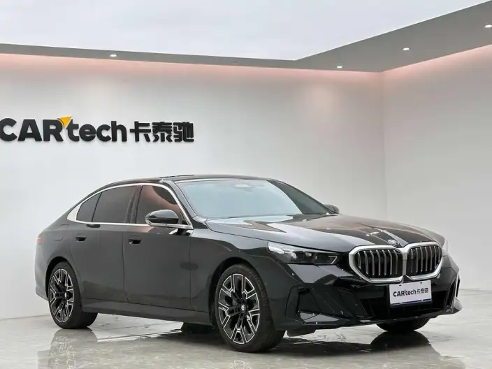 BMW 5 Series 2026 Model 530Li Exclusive Model M Sports Set – фото 3