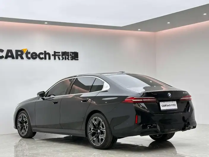 BMW 5 Series 2026 Model 530Li Exclusive Model M Sports Set – фото 5