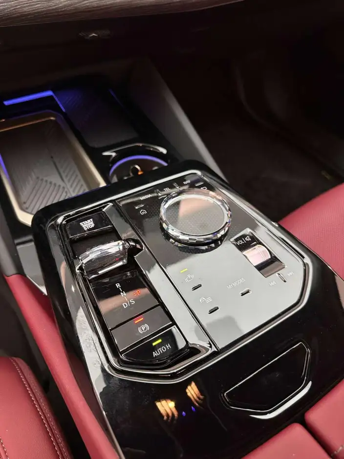 BMW 5 Series 2026 Model 530Li Exclusive Model M Sports Set – фото 10