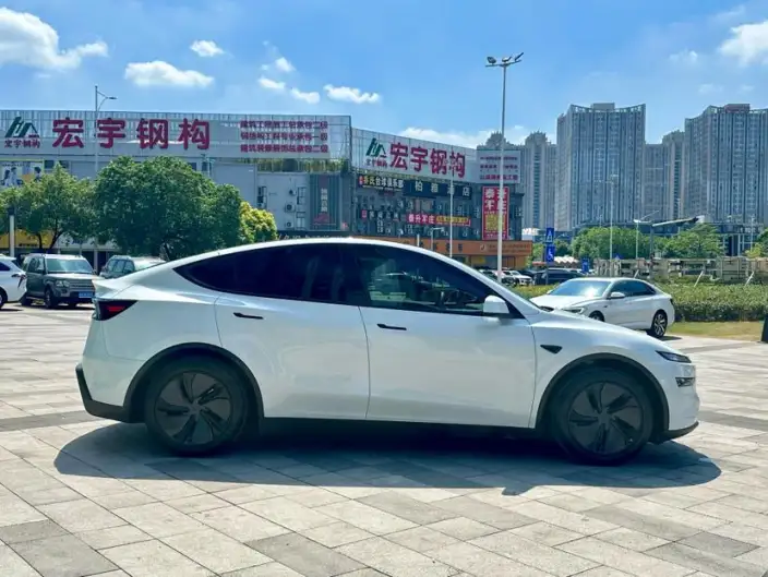 Model Y 2025 Model Rear-wheel drive version – фото 8