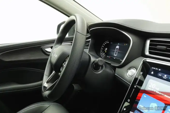 Roewe RX5 2025 Model PLUS 330TGI Automatic Trendy Zhihui Edition – фото 9