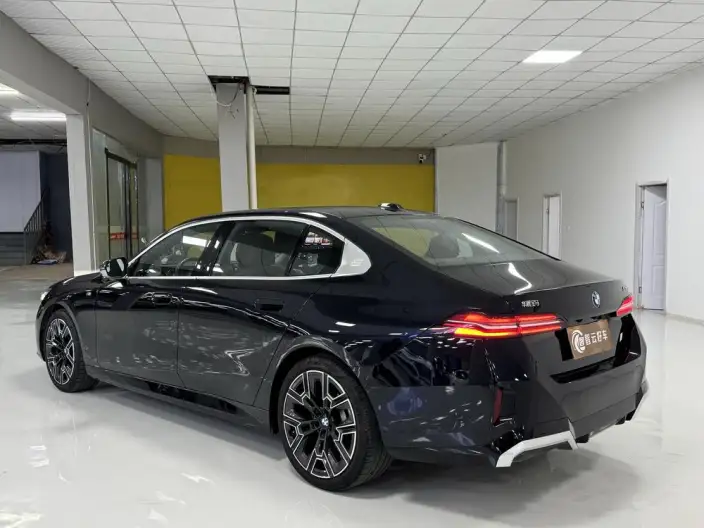 BMW 5 Series 2025 Model 530Li Leading Model Luxury Set – фото 4