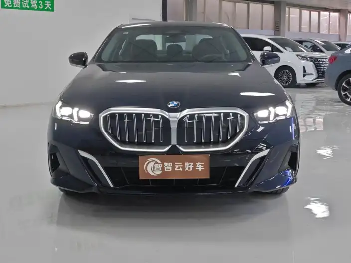 BMW 5 Series 2025 Model Facelift 530Li Leading Model M Sports Set – фото 2