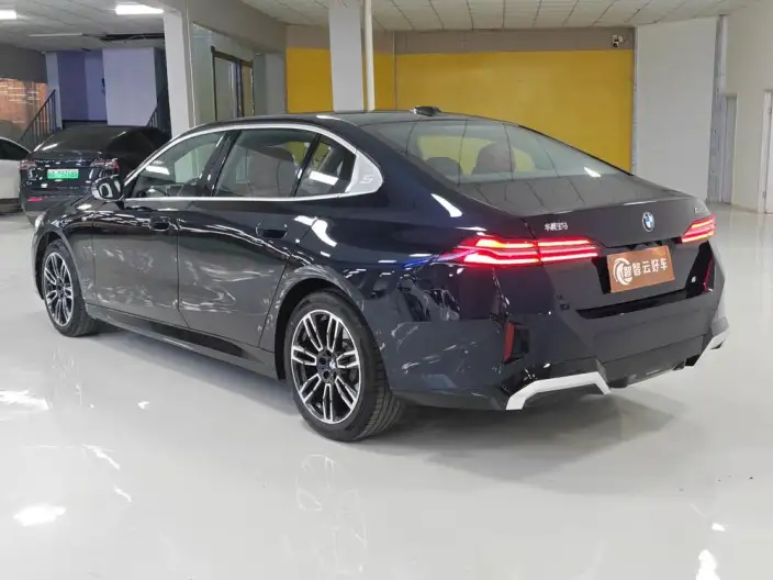 BMW 5 Series 2025 Model Facelift 530Li Leading Model M Sports Set – фото 4