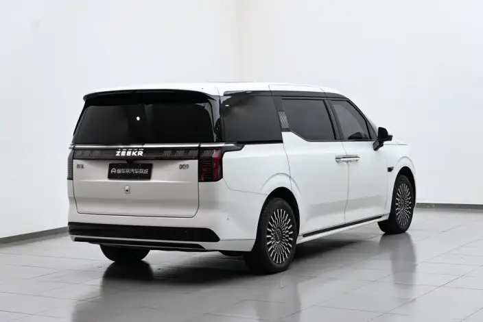 ZEEKR 009 2024 Model VI seat Executive Edition 4WD 108kWh – фото 7