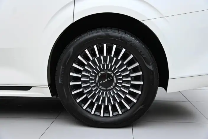 ZEEKR 009 2024 Model VI seat Executive Edition 4WD 108kWh – фото 9
