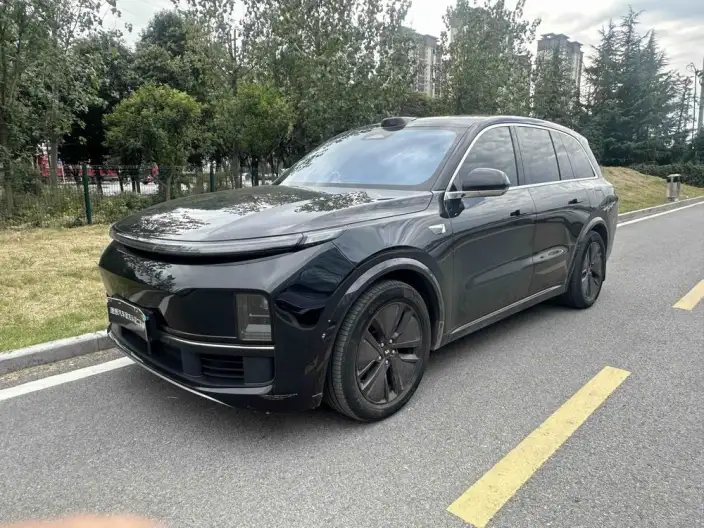 Li Auto L8 2024 Model Max Edition – фото 1