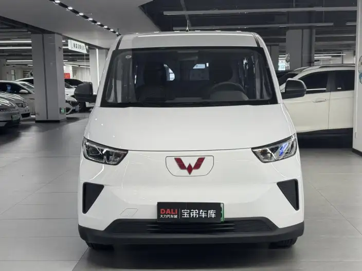 Wuling Yangguang 2024 Model 300km Comfort Model Passenger car Edition 75kW