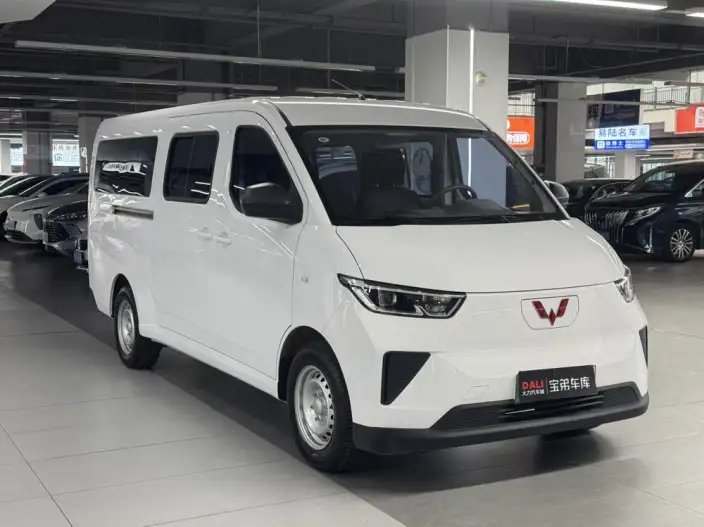 Wuling Yangguang 2024 Model 300km Comfort Model Passenger car Edition 75kW