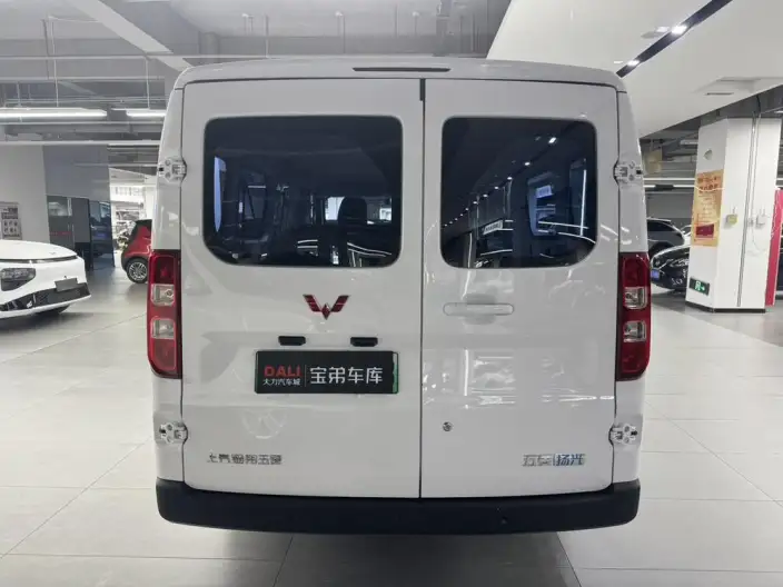 Wuling Yangguang 2024 Model 300km Comfort Model Passenger car Edition 75kW