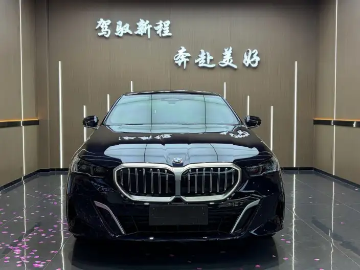 BMW 5 Series 2024 Model 530Li Leading Model M Sports Set – фото 2