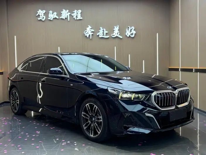 BMW 5 Series 2024 Model 530Li Leading Model M Sports Set – фото 3