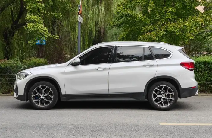 BMW X1 2022 Model sDrive25Li Leading Model – фото 3