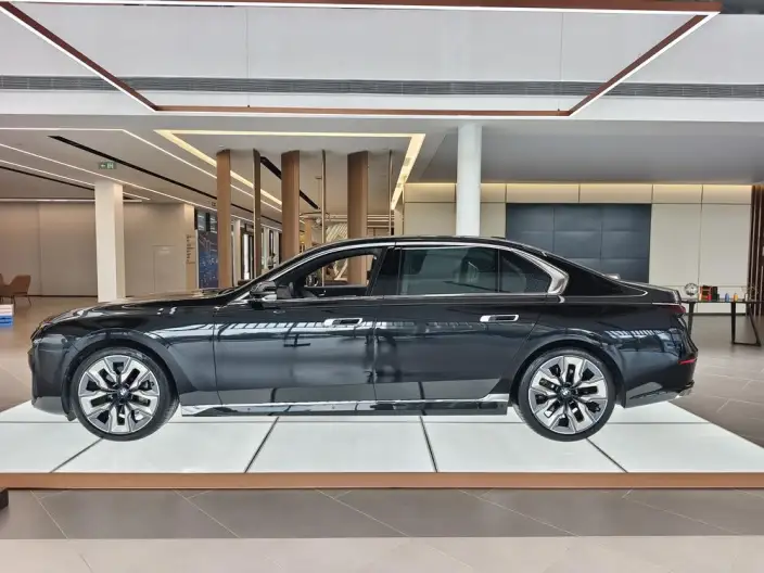 BMW 7 Series 2023 Model 740Li Exclusive Model Luxury Set – фото 3