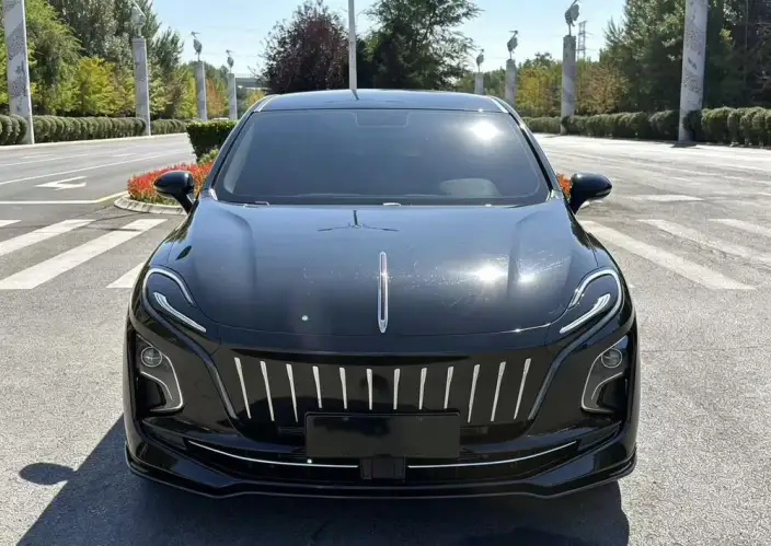 Hongqi E-QM5 2025 Model 610KM PLUS Edition