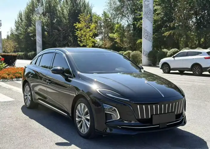 Hongqi E-QM5 2025 Model 610KM PLUS Edition