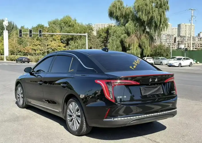 Hongqi E-QM5 2025 Model 610KM PLUS Edition