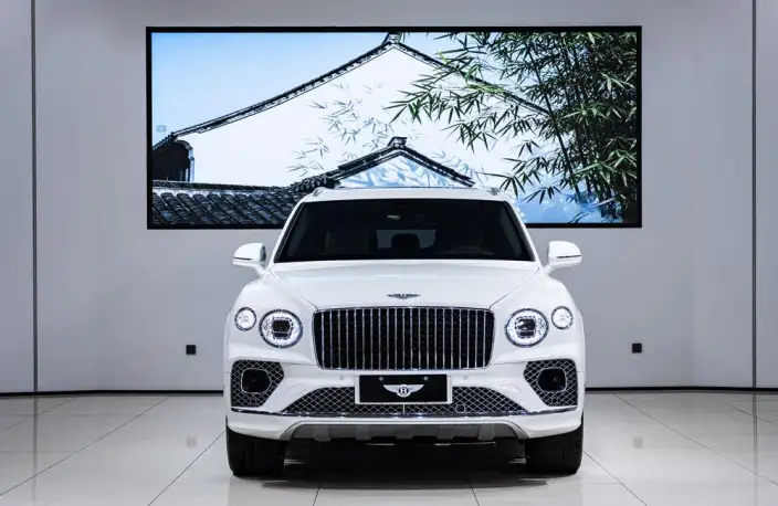 Bentayga 2023 Model 4.0T V8 Long wheelbase Yadu Edition