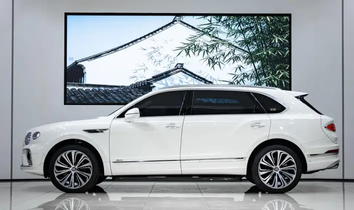 Bentayga 2023 Model 4.0T V8 Long wheelbase Yadu Edition