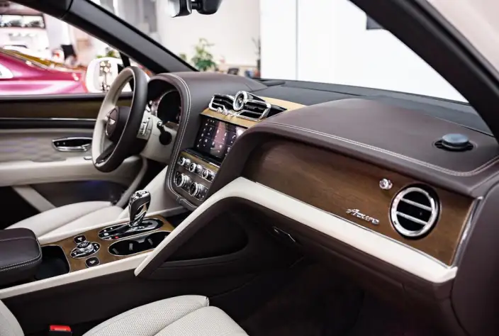 Bentayga 2023 Model 4.0T V8 Long wheelbase Yadu Edition – фото 5