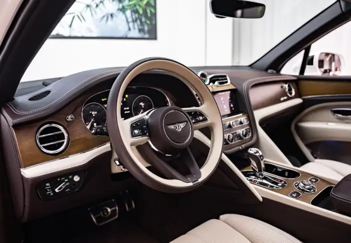 Bentayga 2023 Model 4.0T V8 Long wheelbase Yadu Edition – фото 8