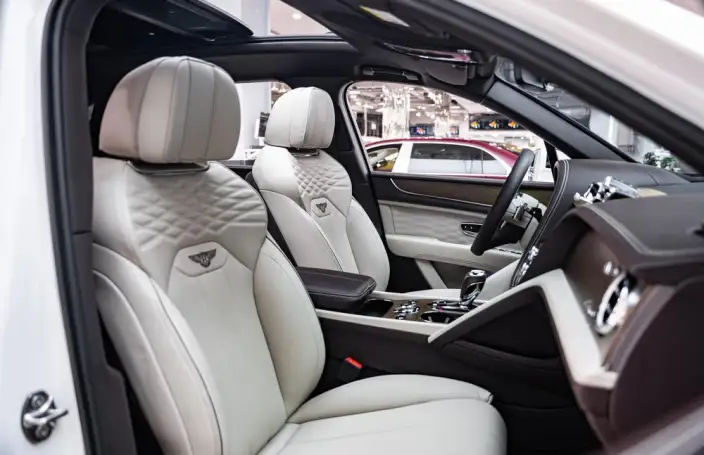Bentayga 2023 Model 4.0T V8 Long wheelbase Yadu Edition – фото 9