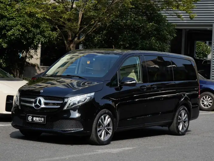 Mercedes-Benz V-Class 2022 Model V 260 Pilot Edition – фото 1