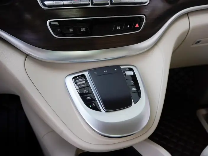 Mercedes-Benz V-Class 2022 Model V 260 Pilot Edition – фото 10
