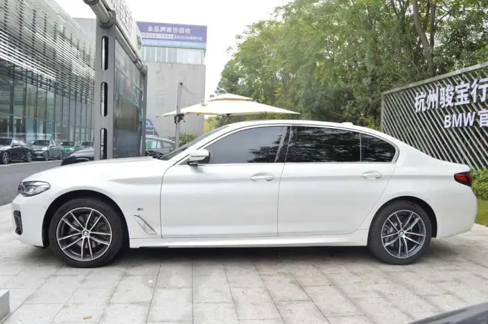 BMW 5 Series 2022 Model 525Li M Sports Set – фото 3