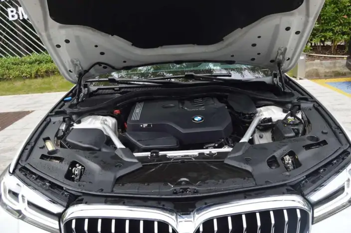 BMW 5 Series 2022 Model 525Li M Sports Set – фото 6
