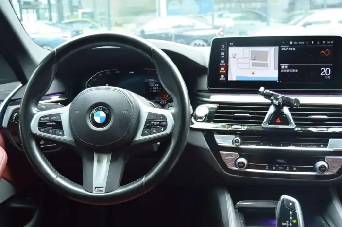 BMW 5 Series 2022 Model 525Li M Sports Set – фото 10