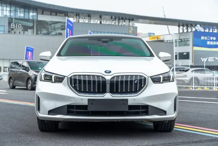 BMW i5 2024 Model eDrive35L Exclusive Model Luxury Set – фото 2