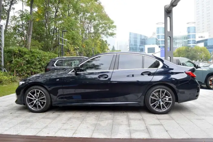 BMW 3 Series 2025 Model 325i M Sports Set – фото 3