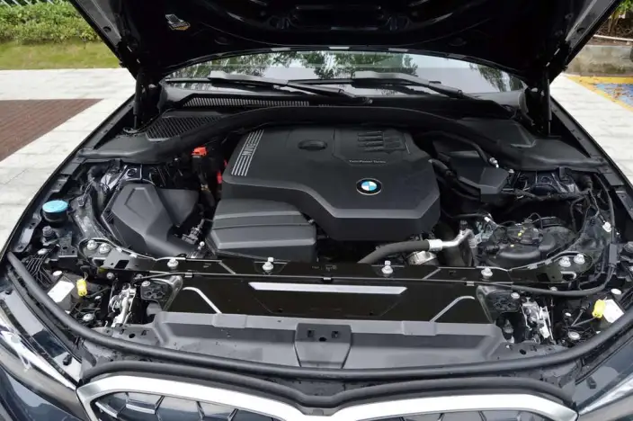 BMW 3 Series 2025 Model 325i M Sports Set – фото 6