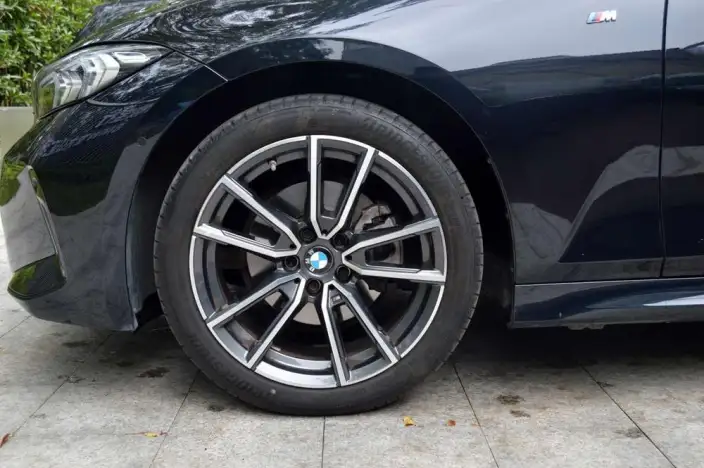 BMW 3 Series 2025 Model 325i M Sports Set – фото 7