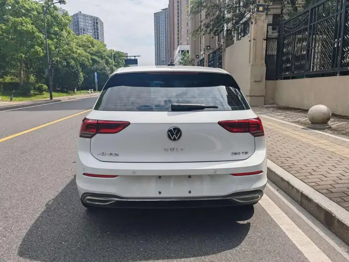 Volkswagen Golf 2023 Model 280TSI DSG Pro – фото 5