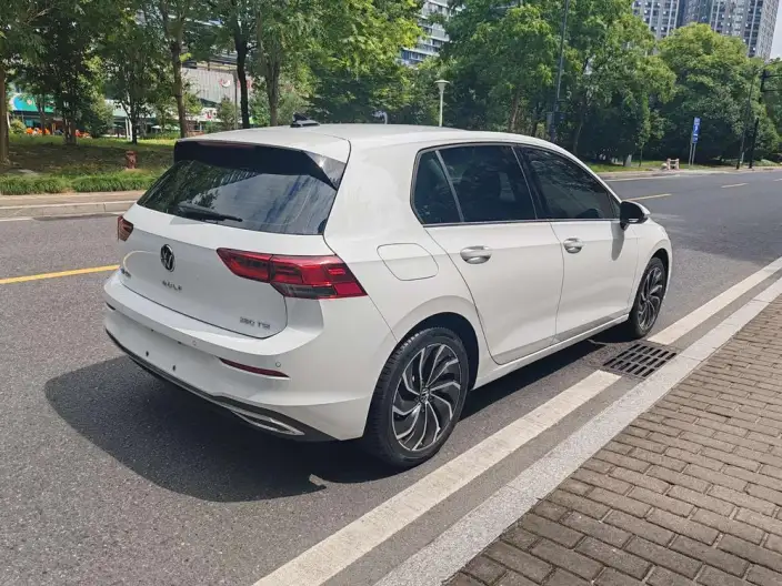 Volkswagen Golf 2023 Model 280TSI DSG Pro – фото 6