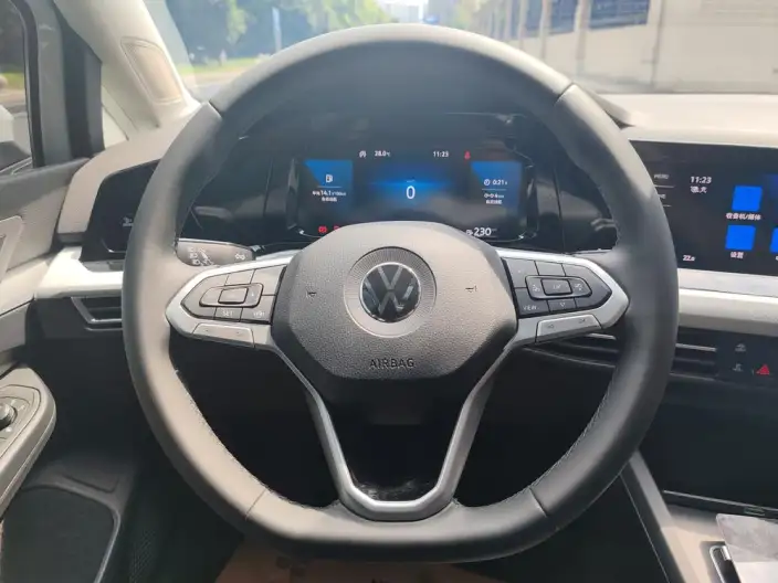 Volkswagen Golf 2023 Model 280TSI DSG Pro – фото 10