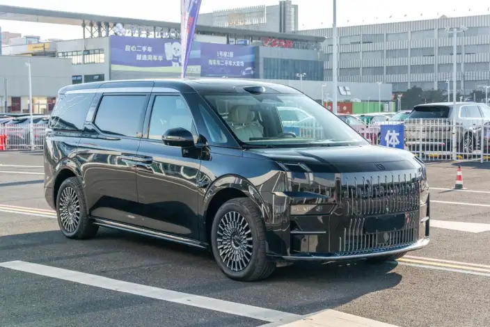 ZEEKR 009 2024 Model VI seat Executive Edition 4WD 140kWh
