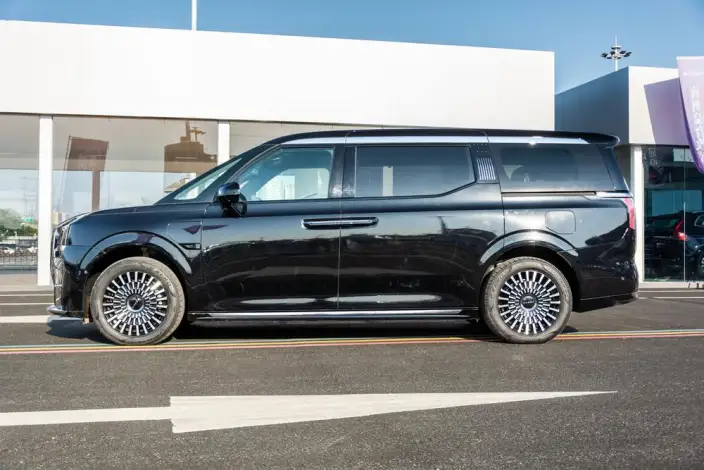 ZEEKR 009 2024 Model VI seat Executive Edition 4WD 140kWh