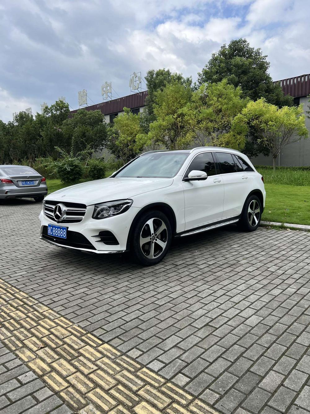 Mercedes-Benz GLC 2018 GLC 260 4MATIC Luxury – фото 1