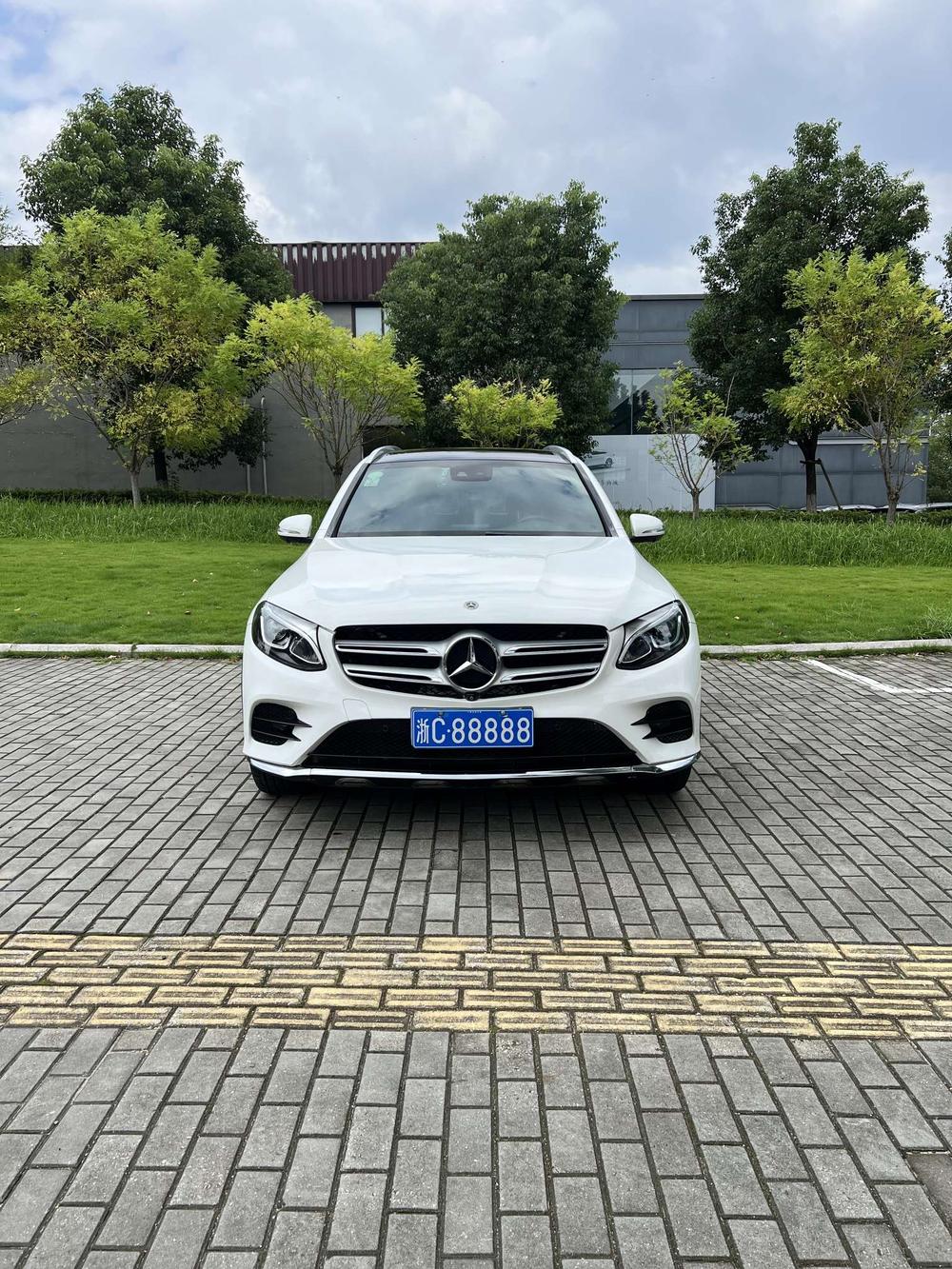 Mercedes-Benz GLC 2018 GLC 260 4MATIC Luxury – фото 2