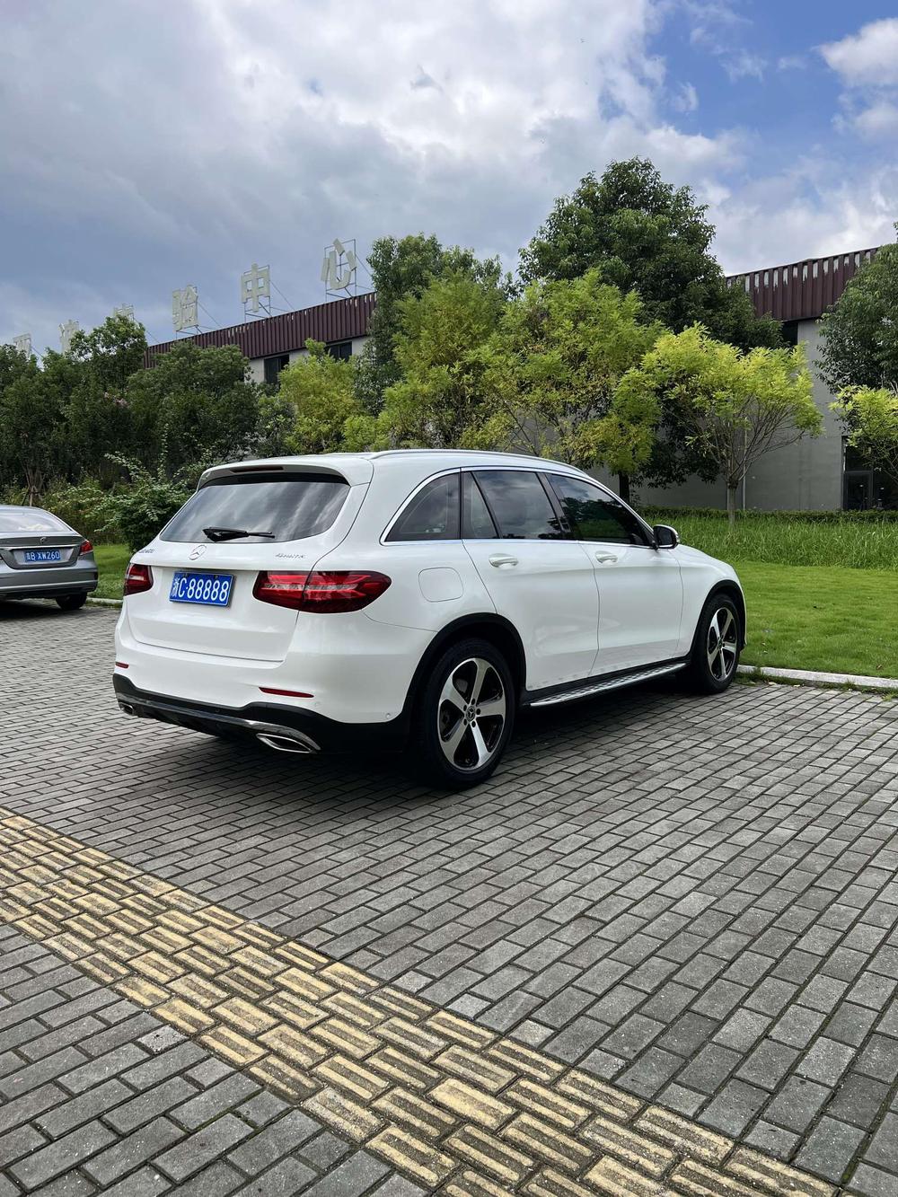 Mercedes-Benz GLC 2018 GLC 260 4MATIC Luxury – фото 6