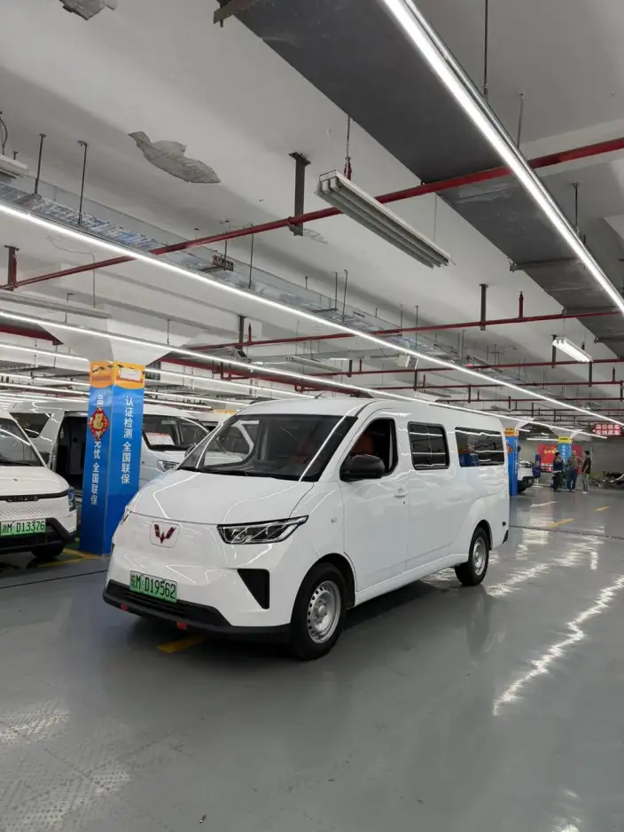 Wuling Yangguang 2026 Model 440km Passenger car Edition Comfort Model 9 seat