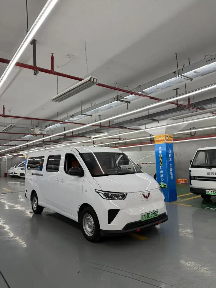 Wuling Yangguang 2026 Model 440km Passenger car Edition Comfort Model 9 seat