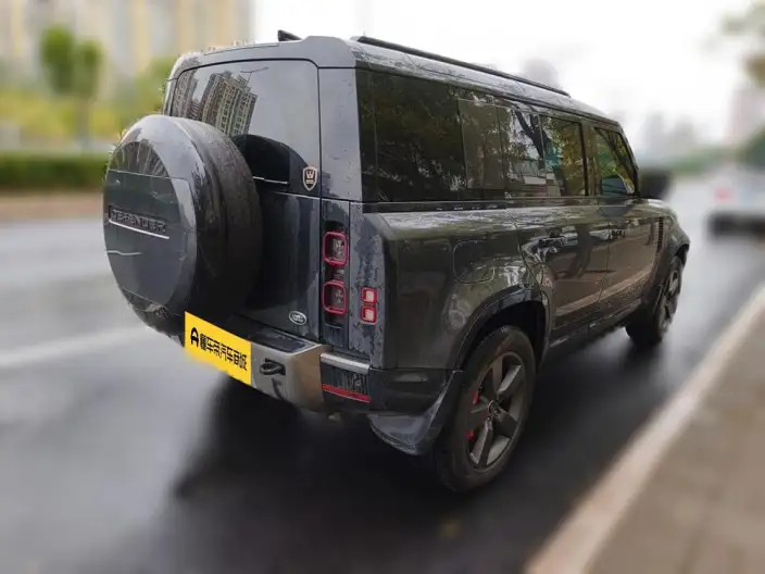 Land Rover Defender 2025 Model 110 3.0T P400 HSE X-Dynamic